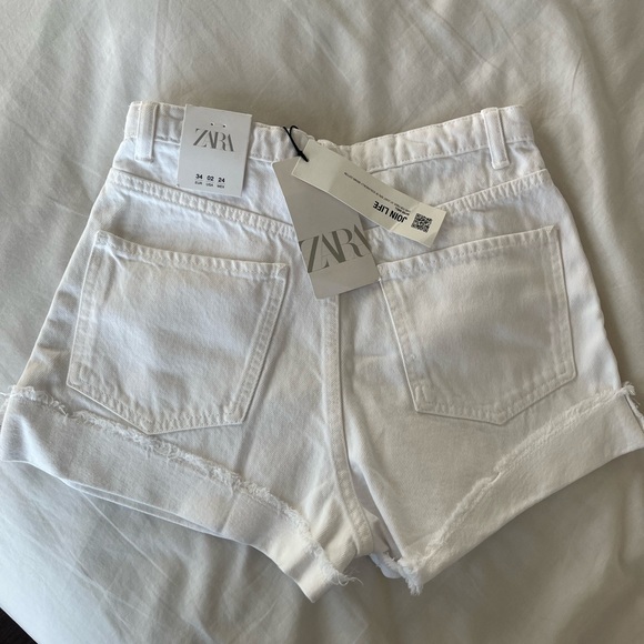 Zara High-Rise White Denim Shorts US 2 - Picture 2 of 4